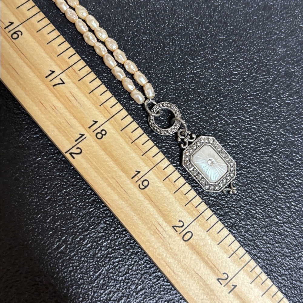 Avon Rice Pearl Mother Of Pearl Toggle Necklace Vintage - Picture 8 of 10